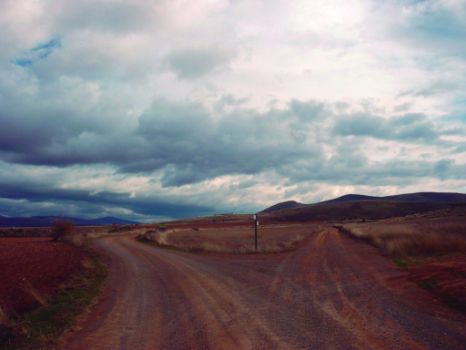Desvío a la izquierda hacia la Torre de la Pica, en la Ruta de los Torreones
